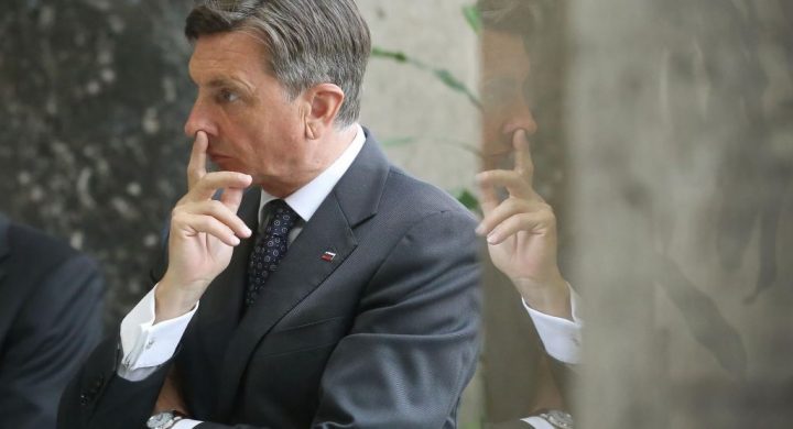 Borut-Pahor-tiitus-tezave-s-sluhom-audio-bm-FOTO-Leon-Vidic-Delo