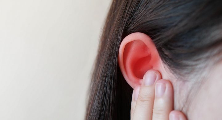 Vnetje-zunanjega-usesa-vzroki-zdravljenje-audio-bm-slusni-aparati-in-svetovanje