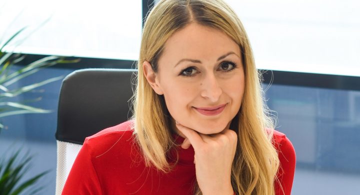Baterije-za-slusne-aparate-ugodno-poceni-kvalitetne-spletna-trgovina-AUDIO-BM-slusni-aparati-Marija-svetovanje