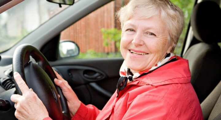 Nasveti-za-varno-voznjo-z-izgubo-sluha-audio-bm-slusni-aparati-svetovanje